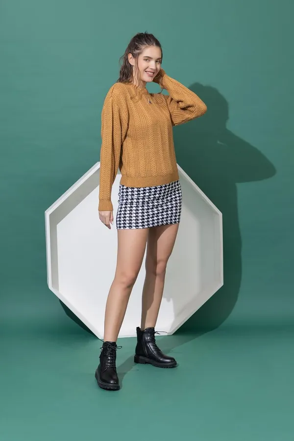 Gold_Women's_Pullover_Sweater_100%_Wool_Round_Neck_Full_Sleeve_Stylish_Sweater_Crafted_With_Comfort_Fit_And_Modern_Clothing_For_Winter_Season
