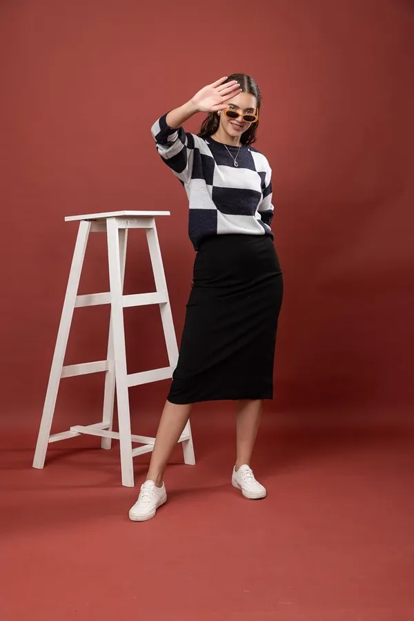 Navy_Blue_Women_Round_Neck_Colour_Block_Sweater_100%_Wool_Winter_Wear_Pullover