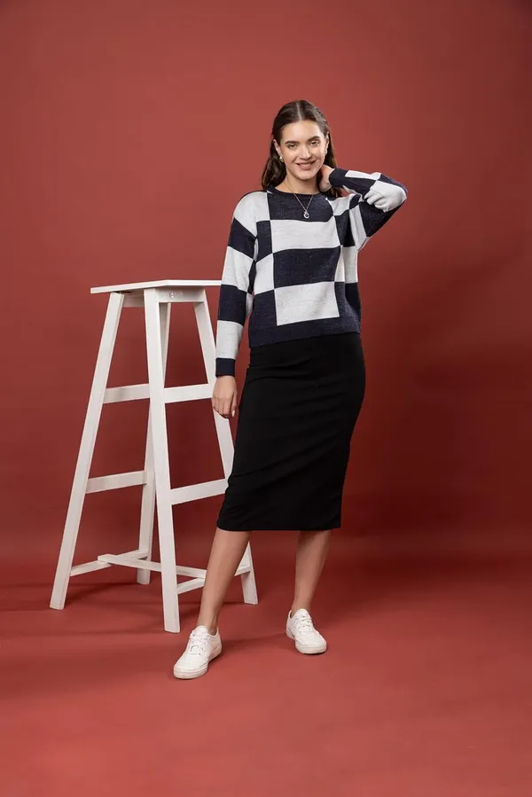 Navy_Blue_Women_Round_Neck_Colour_Block_Sweater_100%_Wool_Winter_Wear_Pullover