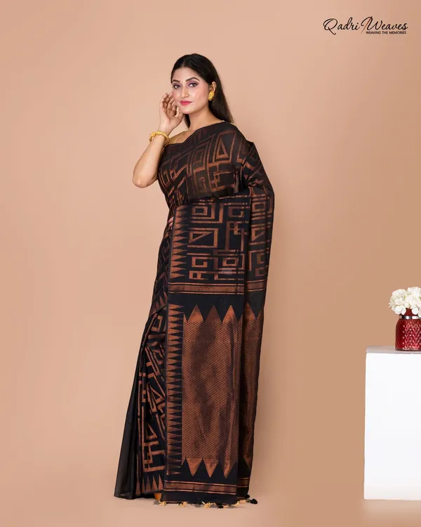 Handloom_Black_Pure_Cotton_Saree_With_Zari_Work
