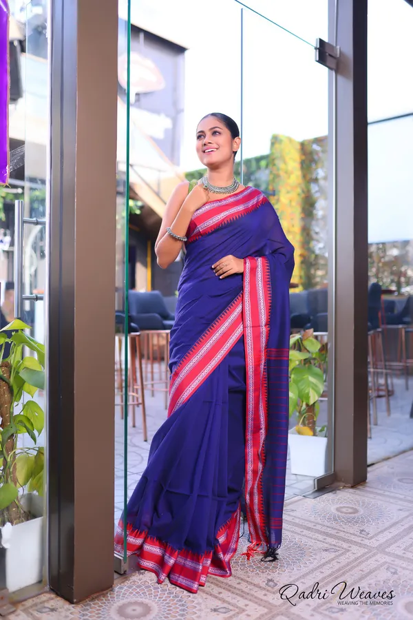 Handloom_Dark_Blue_With_Striped_Pallu_And_Elegant_Temple_Border_Saree