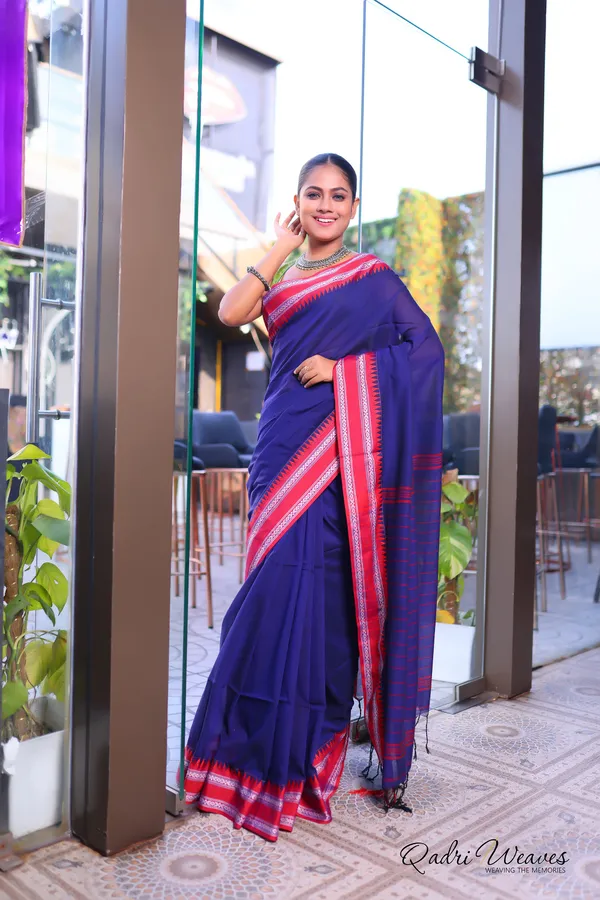 Handloom_Dark_Blue_With_Striped_Pallu_And_Elegant_Temple_Border_Saree