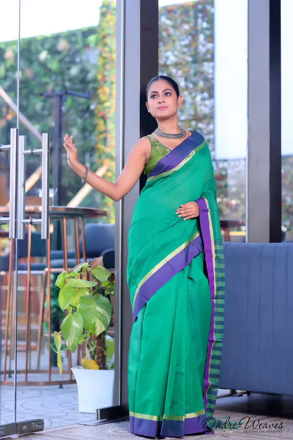 Handloom_Green_Cotton_Silk_With_Golden_Zari_Border_Saree_With_Blouse