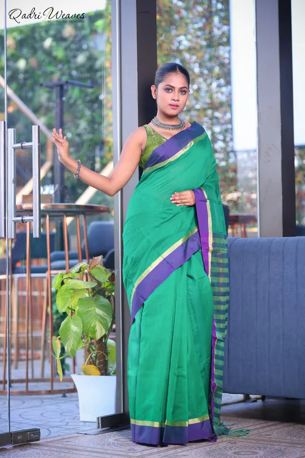 Handloom_Green_Cotton_Silk_With_Golden_Zari_Border_Saree_With_Blouse