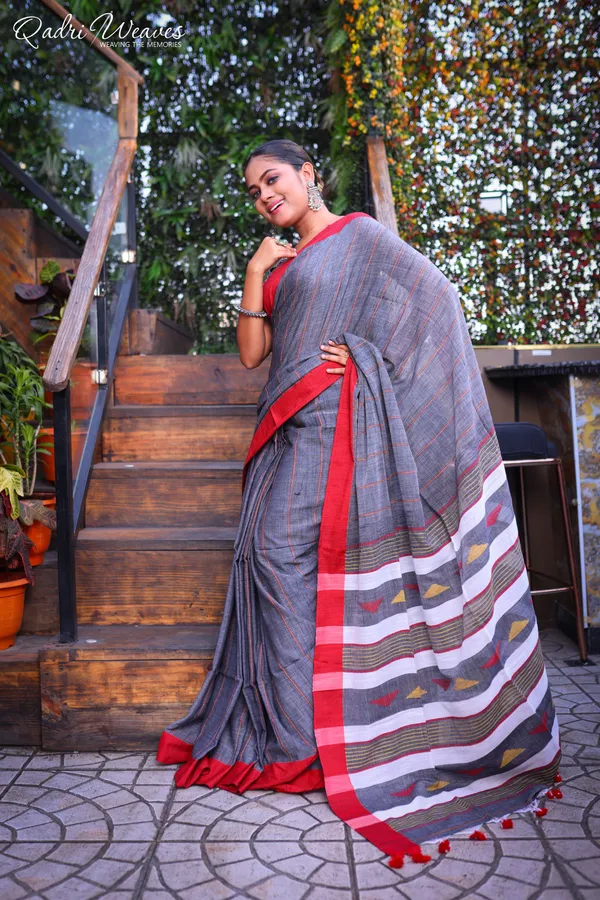 Handloom_Grey_Cotton_Striped_Design_Saree_With_Blouse