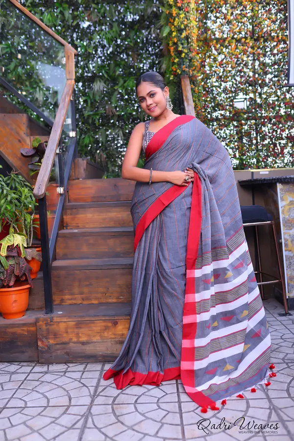 Handloom_Grey_Cotton_Striped_Design_Saree_With_Blouse