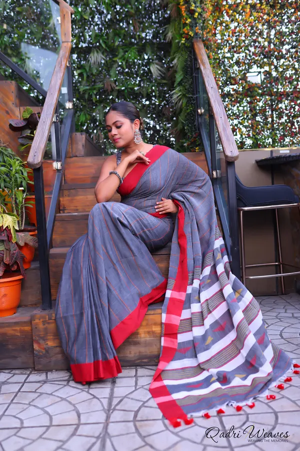 Handloom_Grey_Cotton_Striped_Design_Saree_With_Blouse