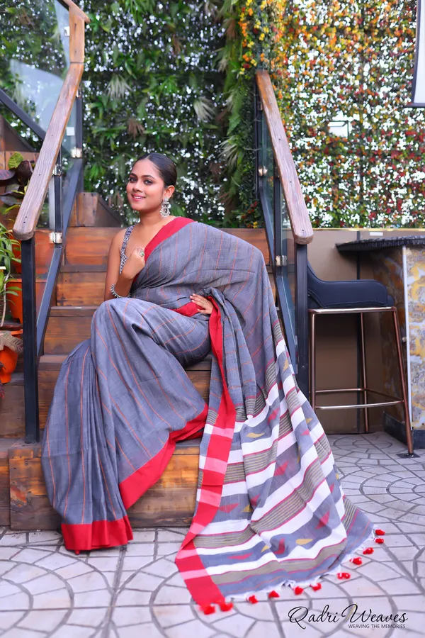 Handloom_Grey_Cotton_Striped_Design_Saree_With_Blouse