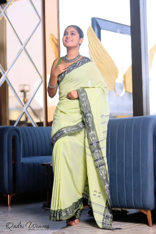 Handloom_Light_Green_Check_With_Striped_Pallu_Pure_Premium_Cotton_Ikat_Saree
