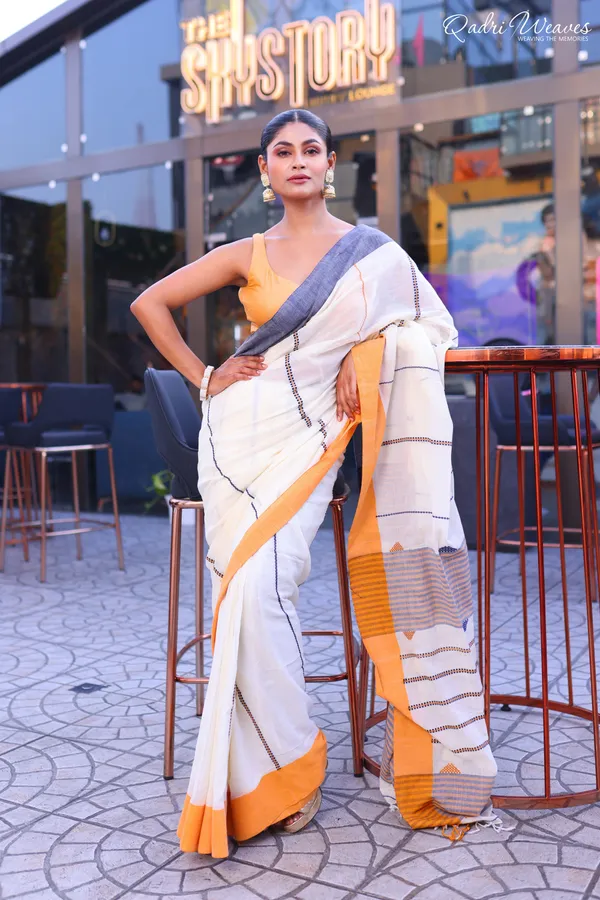 Handloom_Off_White_Pure_Premium_Cotton_Striped_Design_Saree