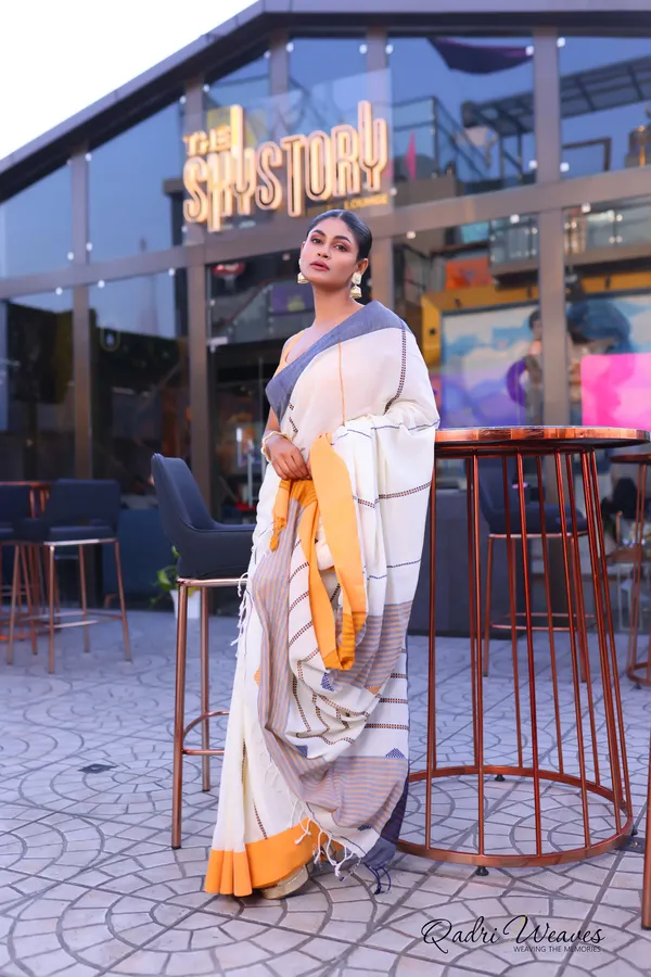 Handloom_Off_White_Pure_Premium_Cotton_Striped_Design_Saree