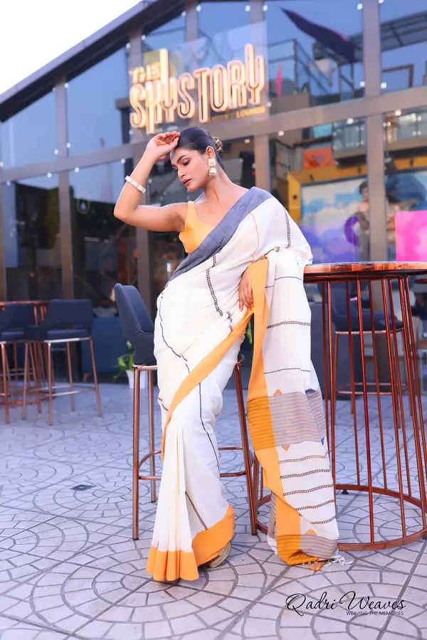 Handloom_Off_White_Pure_Premium_Cotton_Striped_Design_Saree