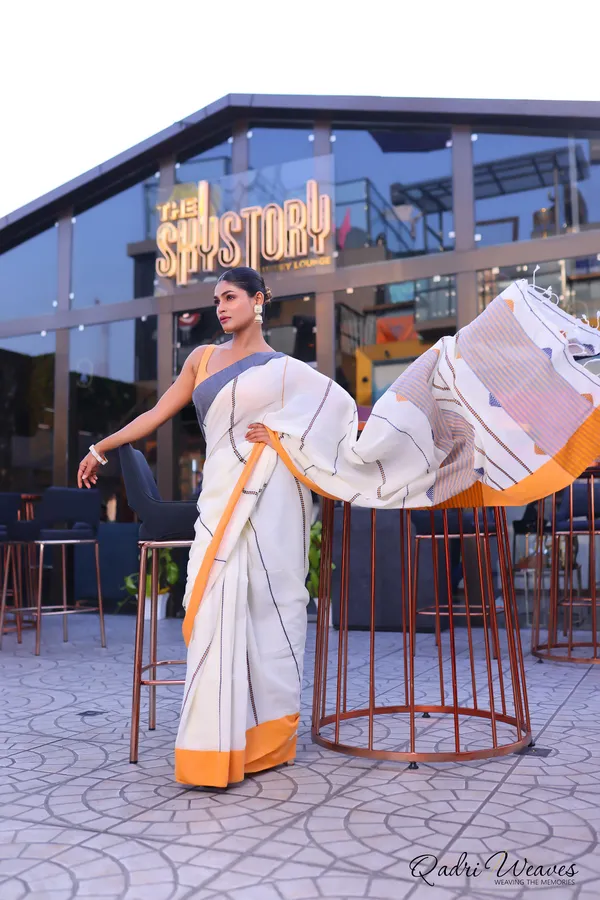 Handloom_Off_White_Pure_Premium_Cotton_Striped_Design_Saree