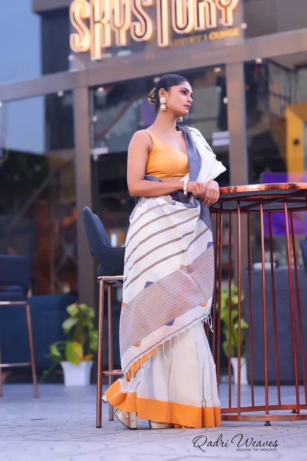 Handloom_Off_White_Pure_Premium_Cotton_Striped_Design_Saree