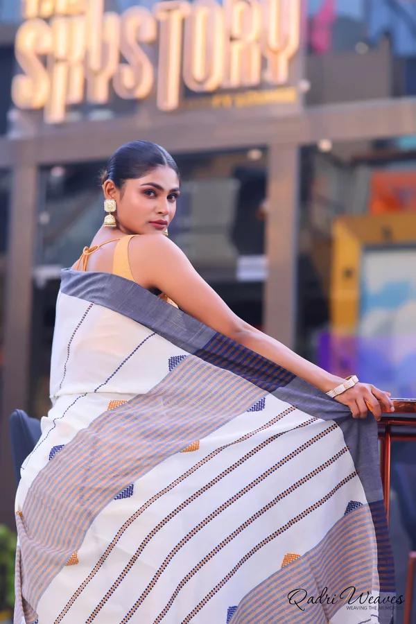 Handloom_Off_White_Pure_Premium_Cotton_Striped_Design_Saree