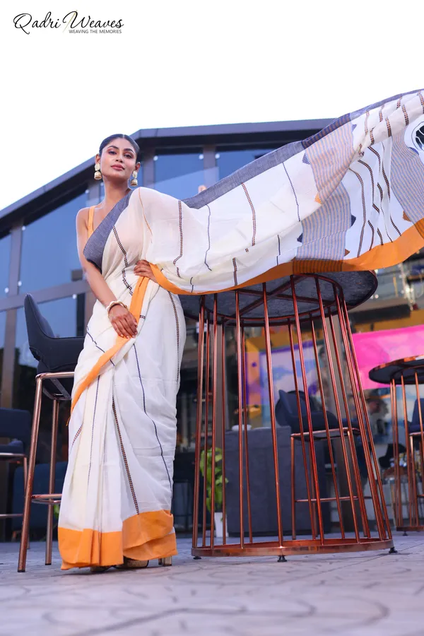 Handloom_Off_White_Pure_Premium_Cotton_Striped_Design_Saree