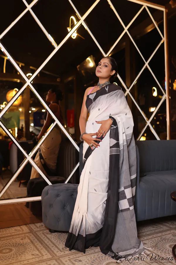 Handloom_White_And_Grey_Premium_Cotton_Box_Design_Ikat_Saree