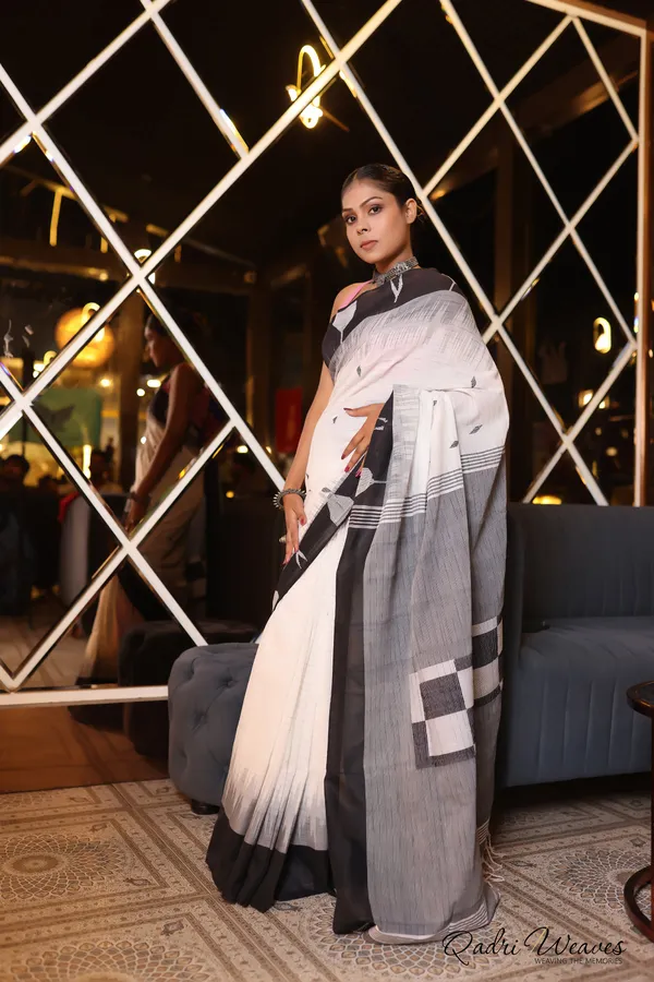 Handloom_White_And_Grey_Premium_Cotton_Box_Design_Ikat_Saree