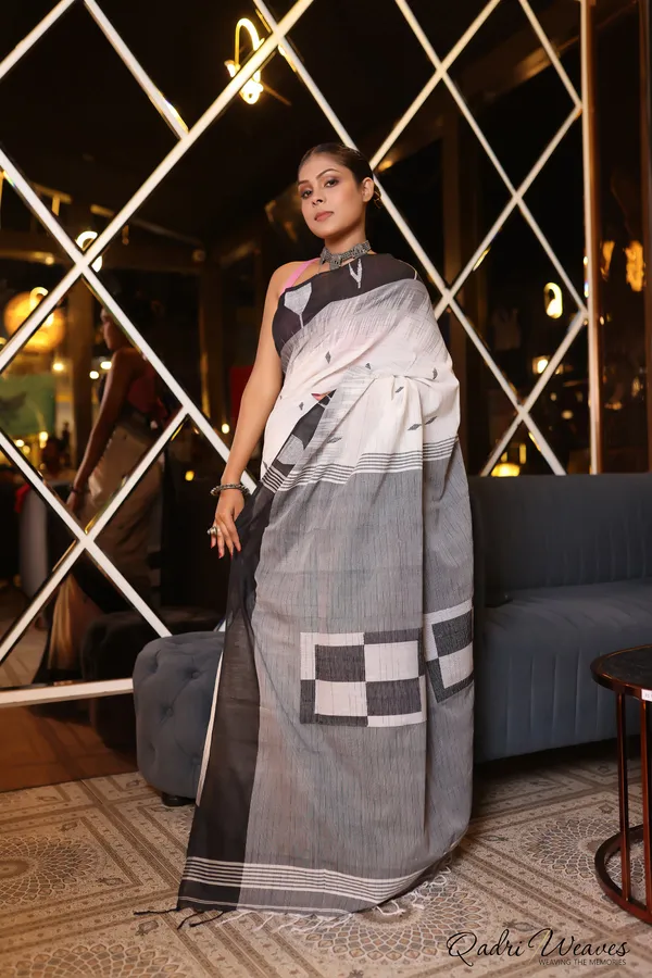 Handloom_White_And_Grey_Premium_Cotton_Box_Design_Ikat_Saree