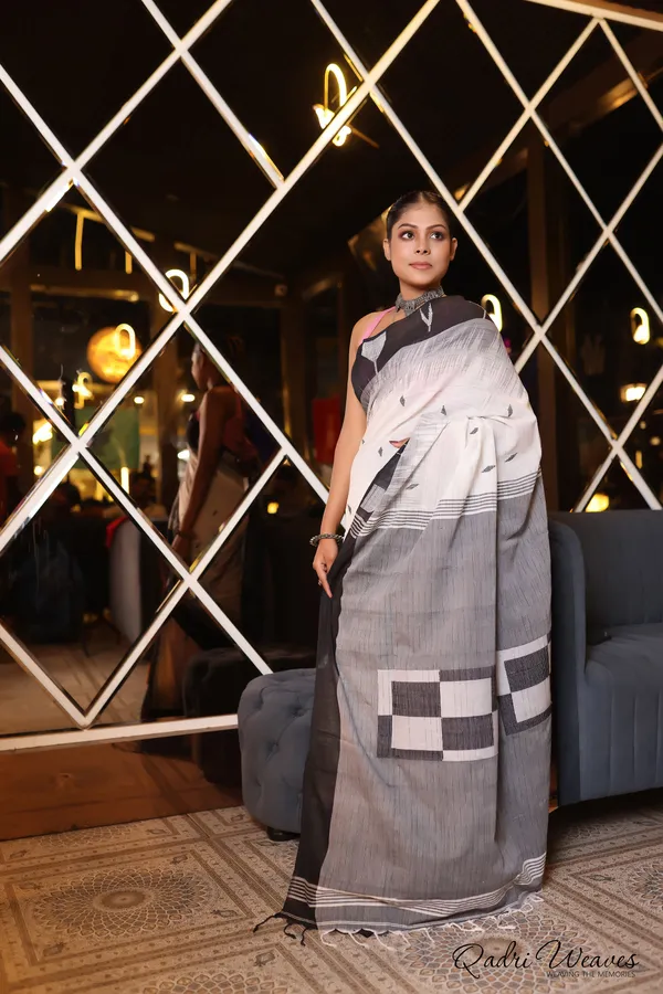 Handloom_White_And_Grey_Premium_Cotton_Box_Design_Ikat_Saree