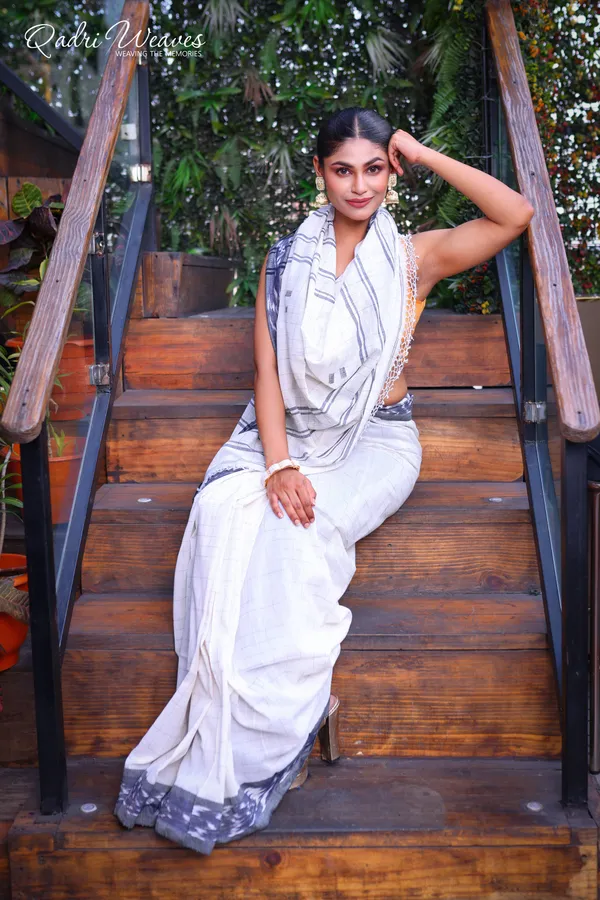 Handloom_White_Check_With_Striped_Pallu_Pure_Premium_Cotton_Ikat_Saree