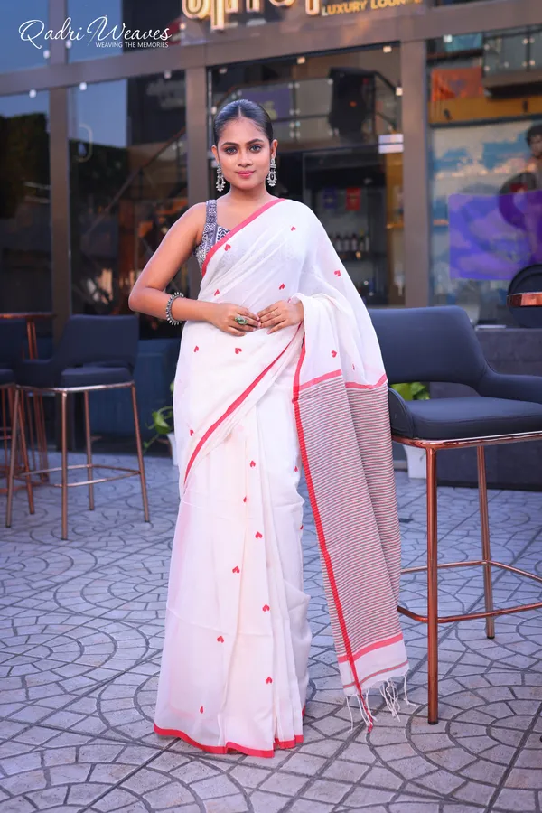 Handloom_White_Pure_Premium_Cotton_Red_Heart_Butti_Design_Saree
