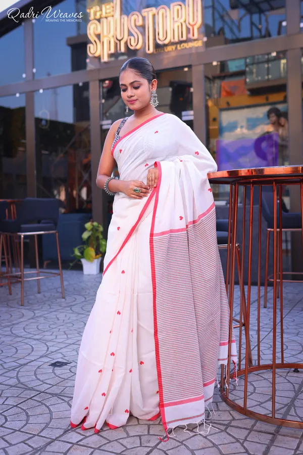 Handloom_White_Pure_Premium_Cotton_Red_Heart_Butti_Design_Saree