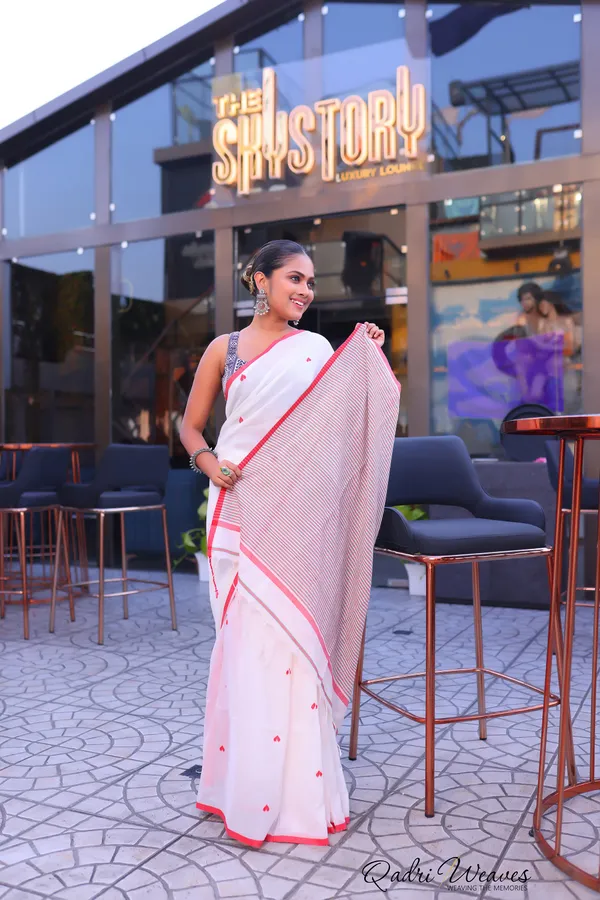 Handloom_White_Pure_Premium_Cotton_Red_Heart_Butti_Design_Saree