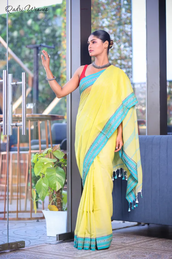 Handloom_Yellow_Pure_Cotton_Striped_With_Border_Work_Saree_With_Blouse