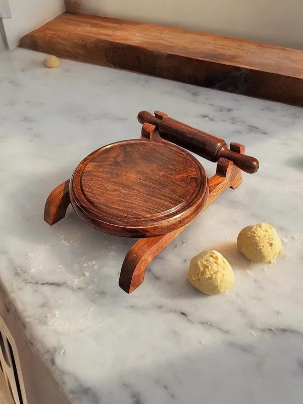 Brown_Wooden_Handcrafted_Solid_Sheesham_Wood_Chakla_Belan_Set_With_Stand_|_Rolling_Pin_|_Roti/Chapati_Maker
