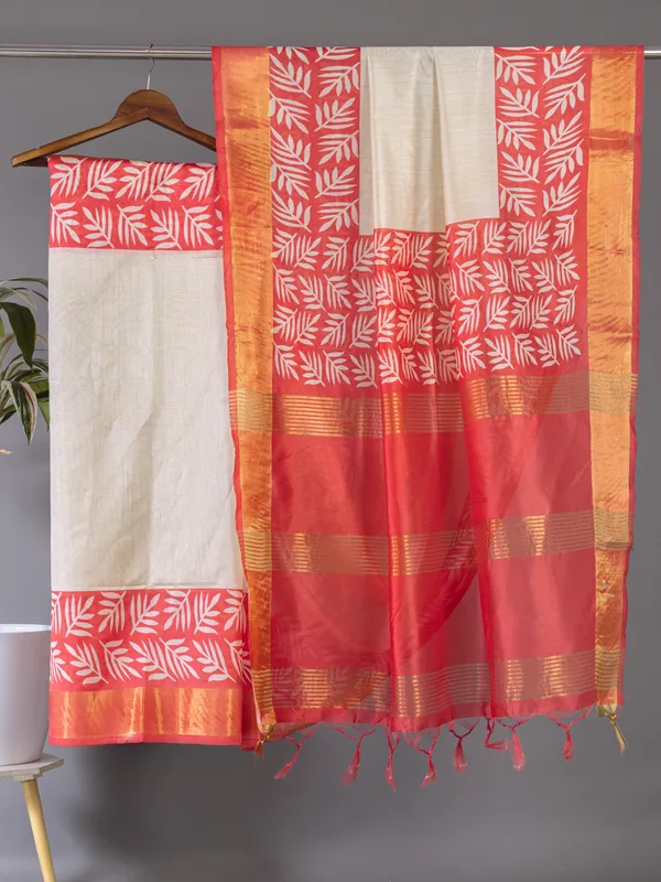 Soft_Tussar_Silk_sarees_with_Beautiful_Digital_Print_With_Attractive_Checks_Design_Saree_And_Digital_Print_Blouse_With_Tassels