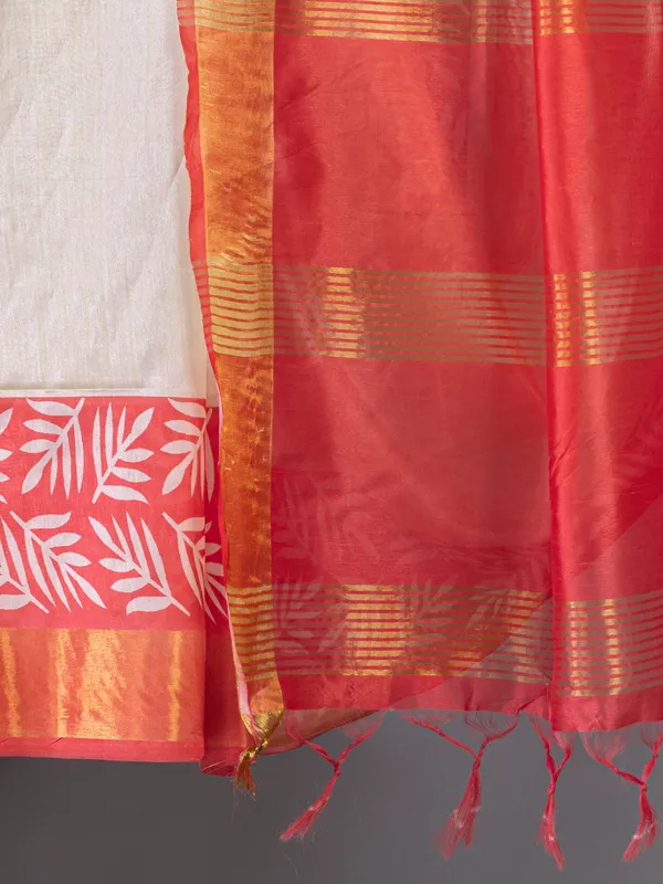 Soft_Tussar_Silk_sarees_with_Beautiful_Digital_Print_With_Attractive_Checks_Design_Saree_And_Digital_Print_Blouse_With_Tassels