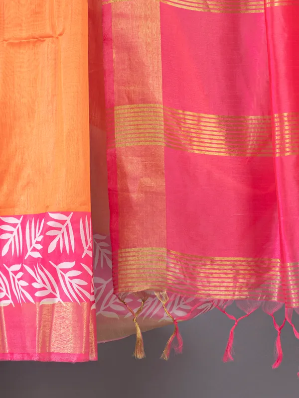 Soft_Tussar_Silk_sarees_with_Beautiful_Digital_Print_With_Attractive_Checks_Design_Saree_And_Digital_Print_Blouse_With_Tassels