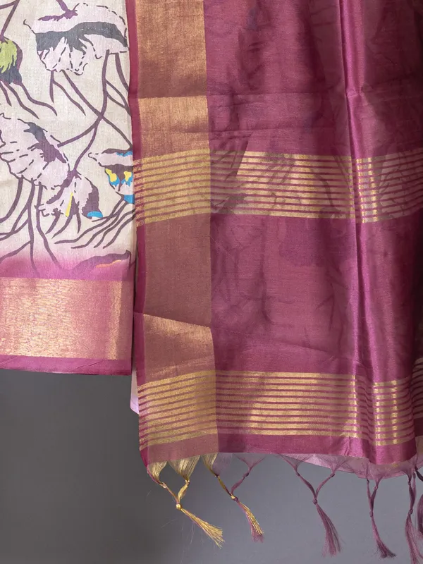 Soft_Tussar_Silk_sarees_with_Beautiful_Digital_Print_With_Attractive_Checks_Design_Saree_And_Digital_Print_Blouse_With_Tassels