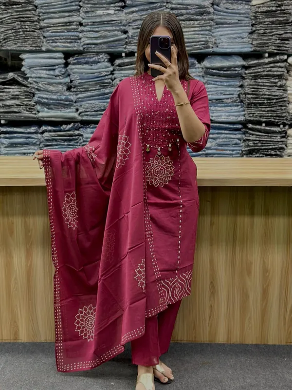 Bandhni_Kurti_With_Pant_And_Dupatta_Set