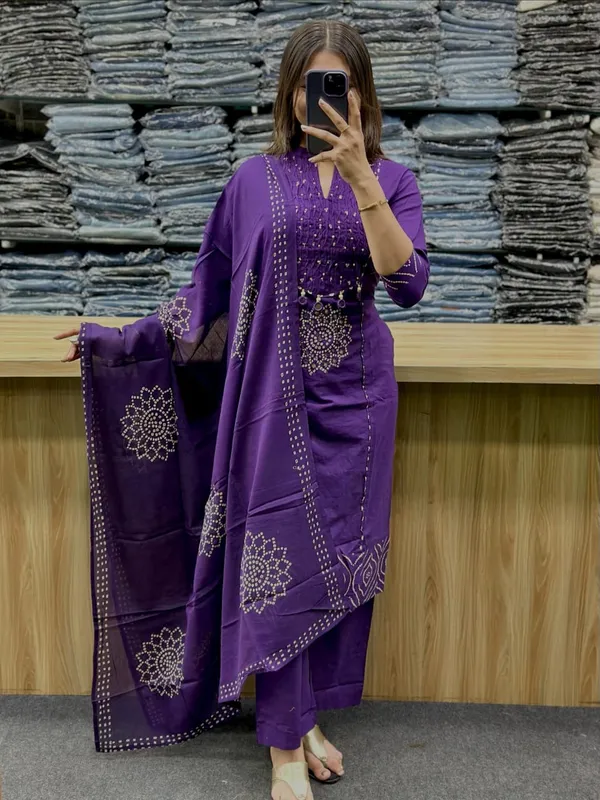 Bandhni_Kurti_With_Pant_And_Dupatta_Set