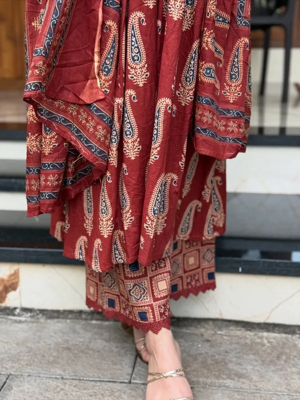 Beautiful_Ajrak_Print__Kurti