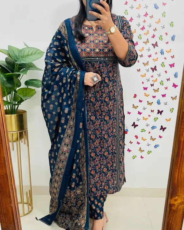 Beautiful_Akhrakh_Print_Kurti_With_Pant_And_Dupatta_Set