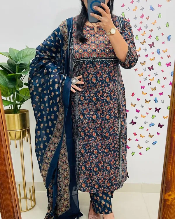 Beautiful_Akhrakh_Print_Kurti_With_Pant_And_Dupatta_Set