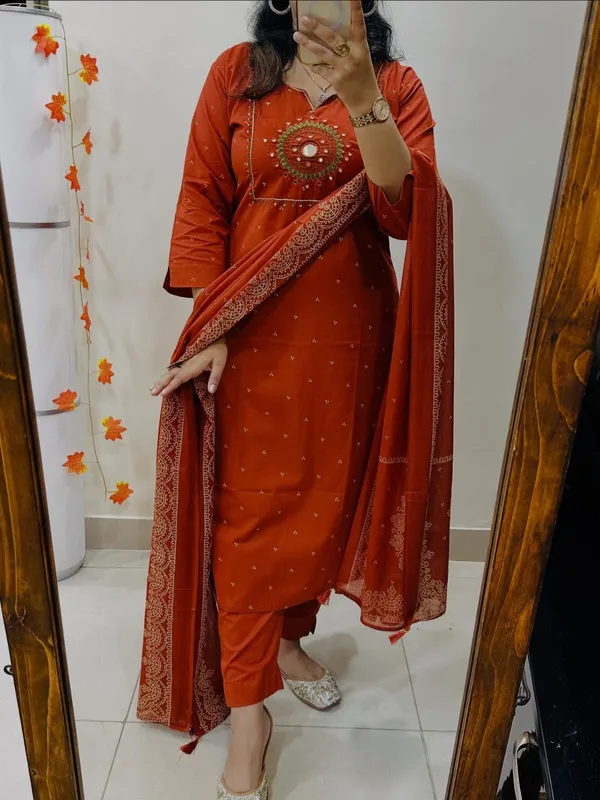 Beautiful_Discharge_Print_Kurti_With_Pant_And_Dupatta_Set
