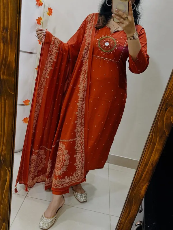 Beautiful_Discharge_Print_Kurti_With_Pant_And_Dupatta_Set