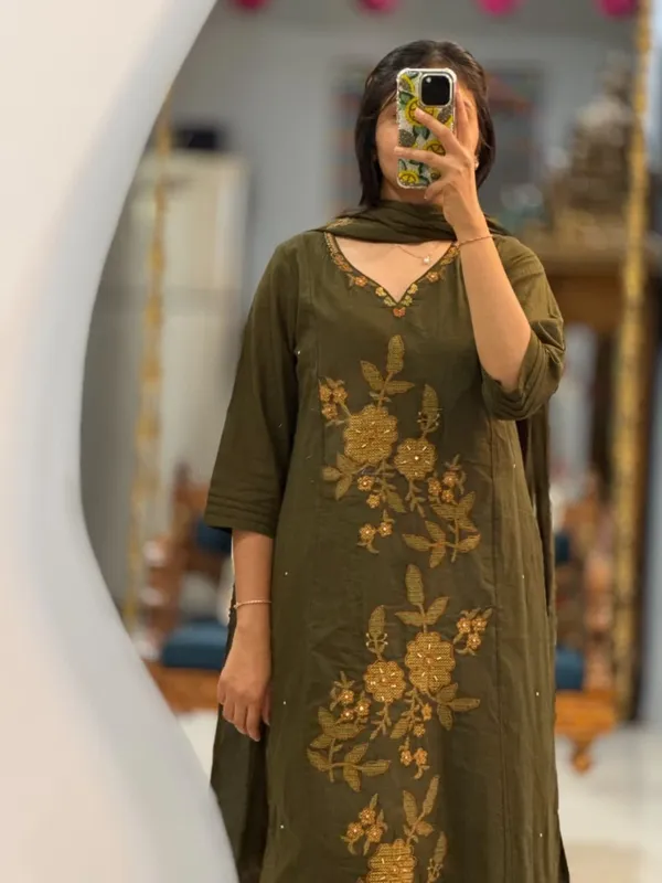 Beautiful_Embroidery_Kurti_With_Pant_Dupatta_Set