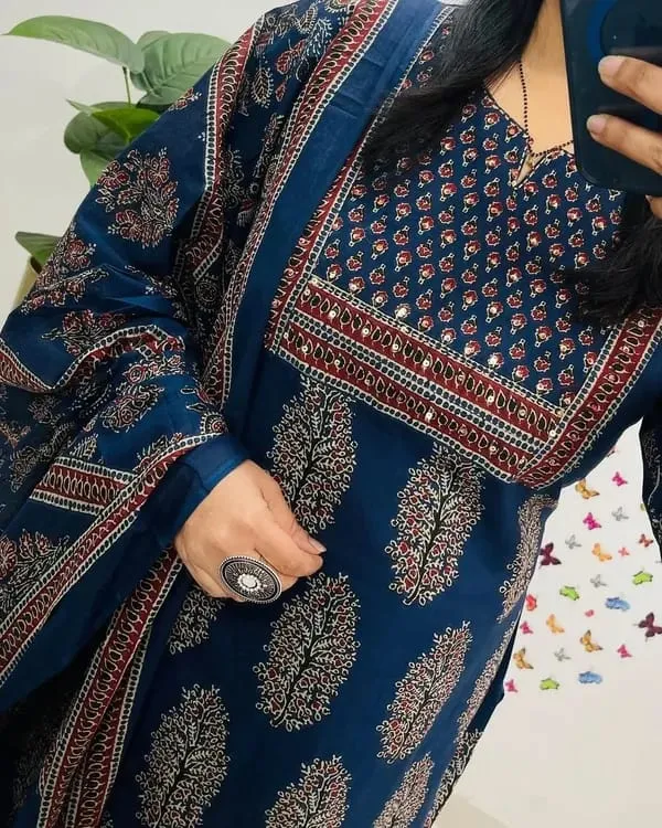 Beautiful_Kurti_With_Pant_And_Dupatta_Set