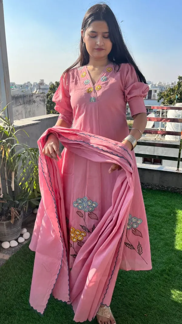 Elegant_PinkSet_Floral_Kurta