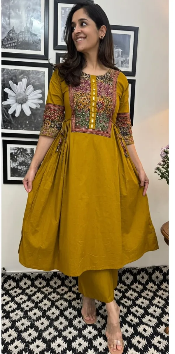 Chic_Flared_Anarkali_Suit_Set