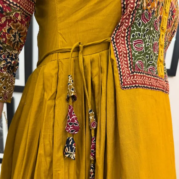Chic_Flared_Anarkali_Suit_Set