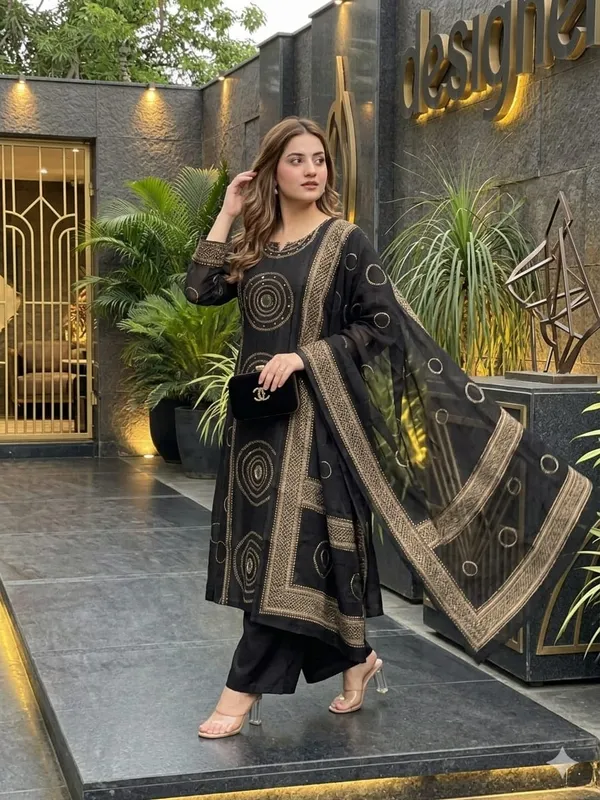 Full_Discharge_Print_Kurti_With_Pant_And_Dupatta_Set