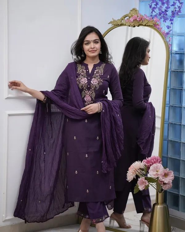 Havy_Embroidery_Kurti_Woth_Pant_And_dupatta_Set