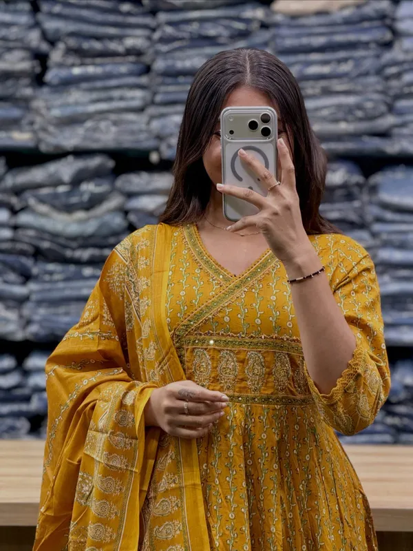 Stylish_Anarkali_Kurti_With_Pant_And_Dupatta_Set