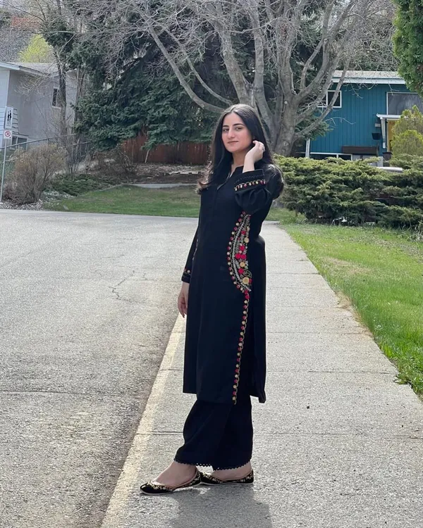Stylish__Embroidered_Kurti_With_Pant_And_Dupatta_Set